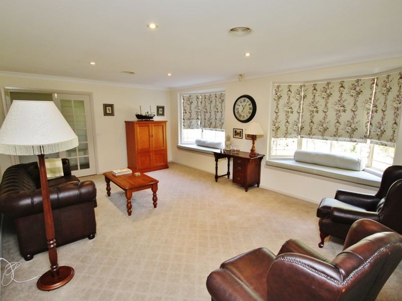 17 Claremont Drive, White Rock NSW 2795