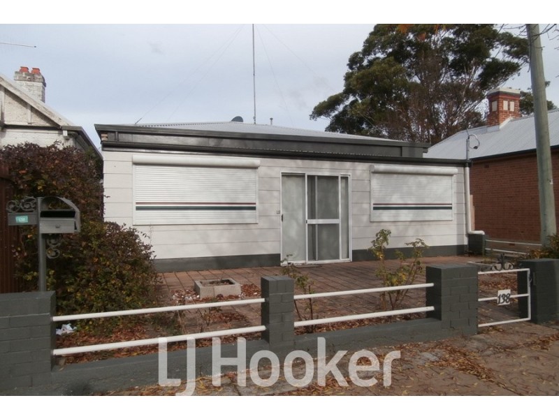 138 Stewart Street, Bathurst NSW 2795