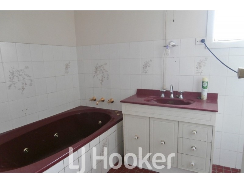 138 Stewart Street, Bathurst NSW 2795