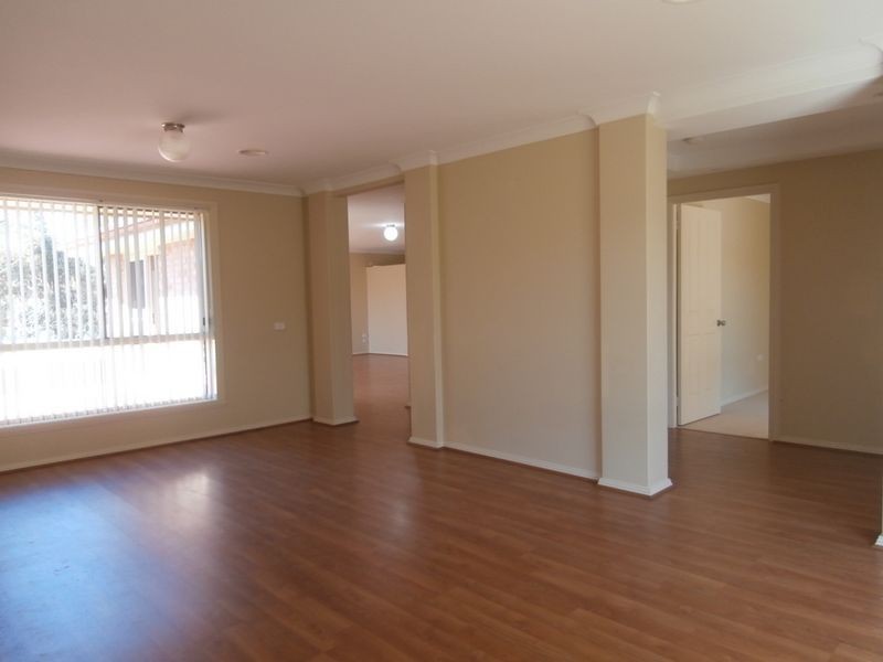 24 Jarrah Court, Bathurst NSW 2795