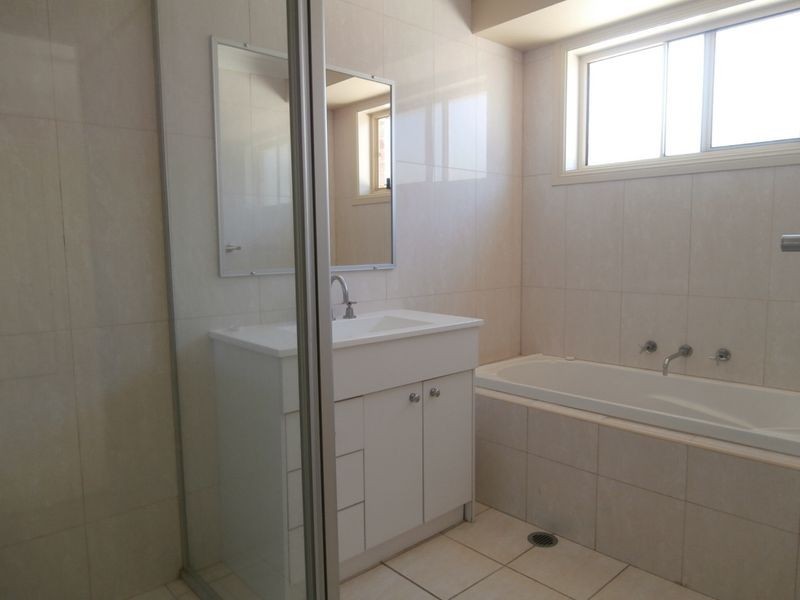 24 Jarrah Court, Bathurst NSW 2795