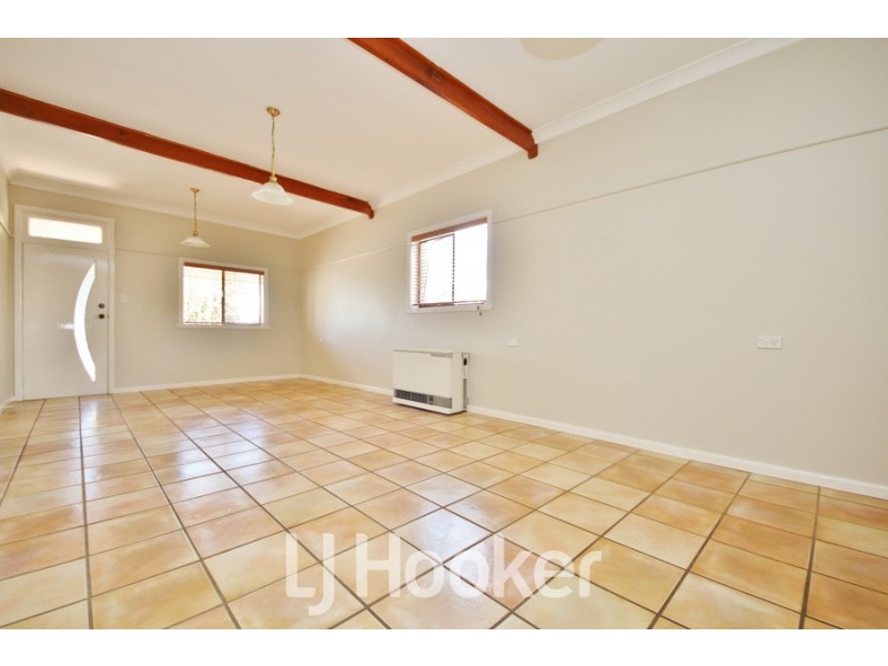 96 Durham Street, Bathurst NSW 2795