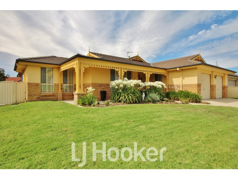 6 Roxburgh Drive, Kelso NSW 2795