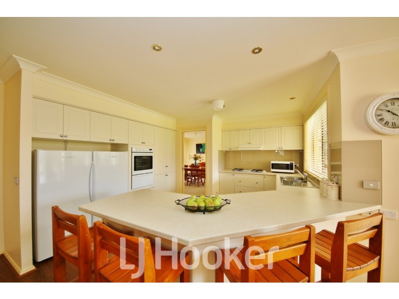 6 Roxburgh Drive, Kelso NSW 2795