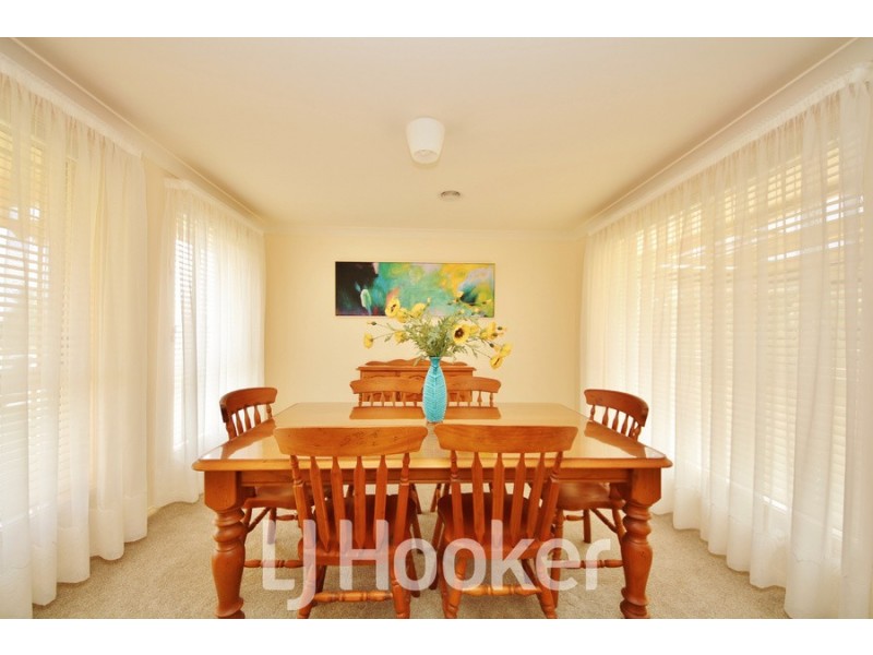 6 Roxburgh Drive, Kelso NSW 2795