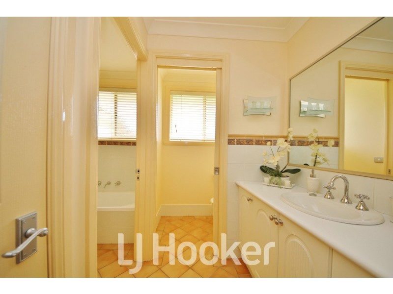 6 Roxburgh Drive, Kelso NSW 2795