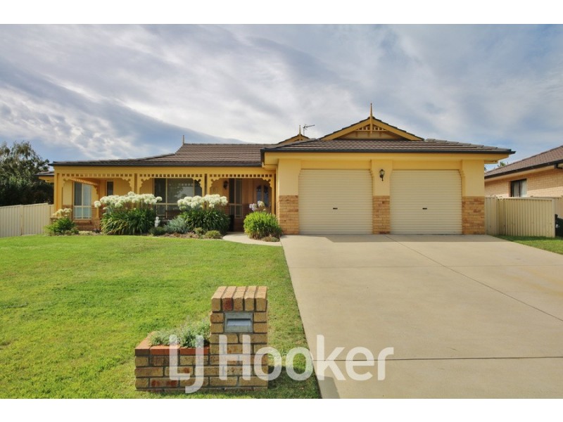 6 Roxburgh Drive, Kelso NSW 2795