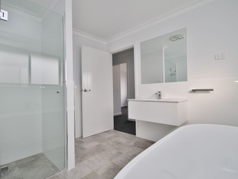 12 Mendel Drive, Kelso NSW 2795