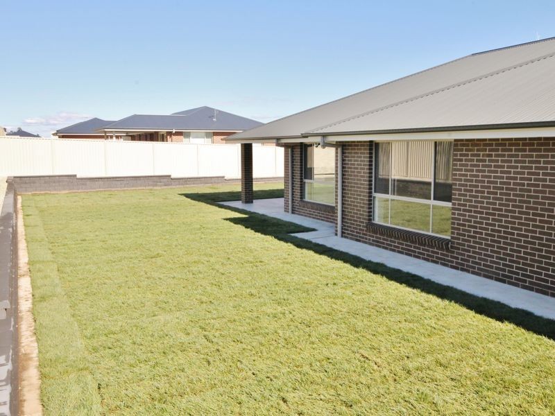 12 Mendel Drive, Kelso NSW 2795