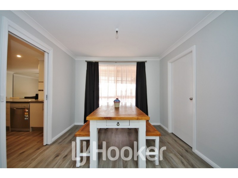 10 Barker Circuit, Kelso NSW 2795