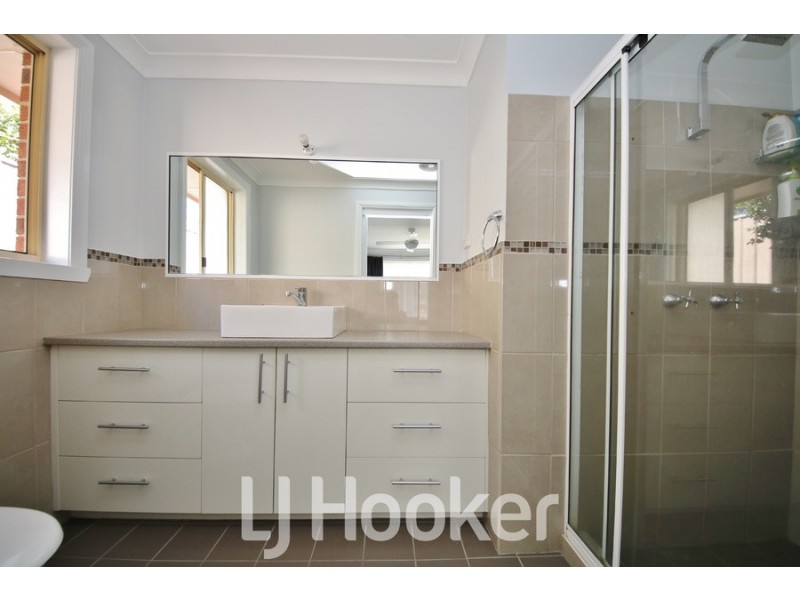 10 Barker Circuit, Kelso NSW 2795