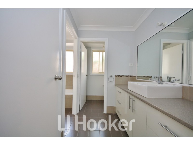 10 Barker Circuit, Kelso NSW 2795