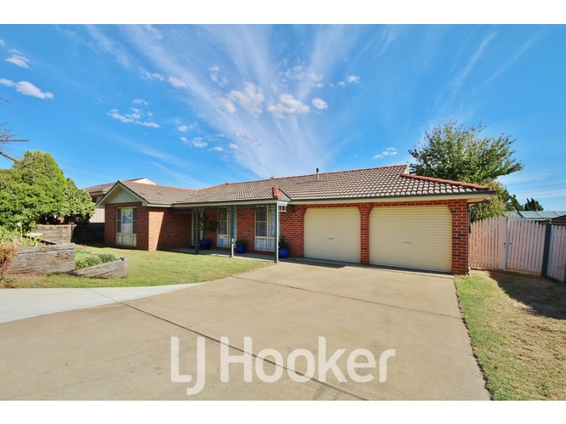 10 Barker Circuit, Kelso NSW 2795