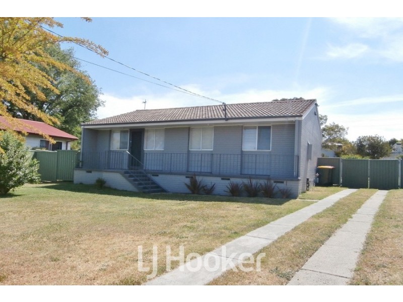 11 Arunta Street, Bathurst NSW 2795