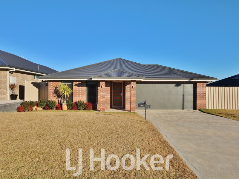 18 Keane Drive, Kelso NSW 2795