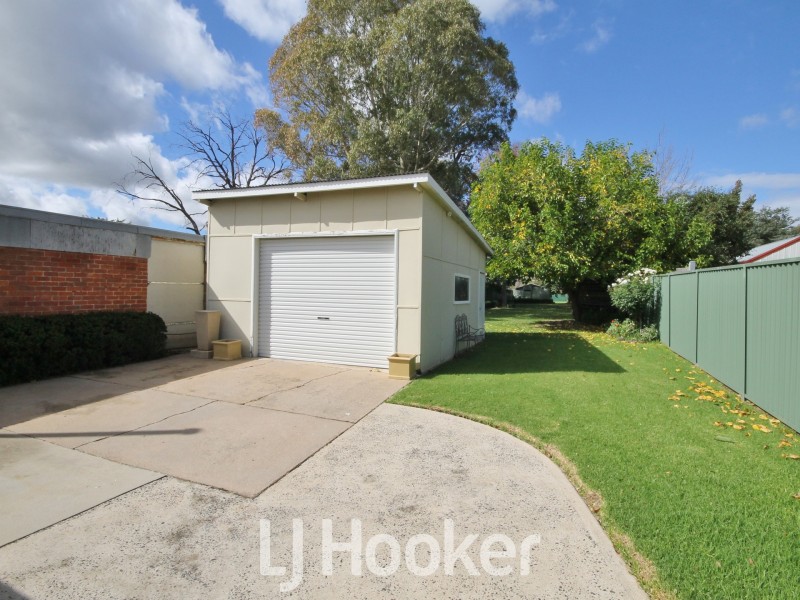 114 Peel Street, Bathurst NSW 2795