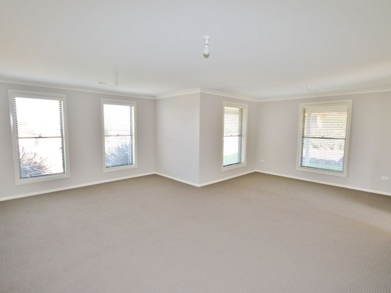 4 Colonial Circuit, Kelso NSW 2795