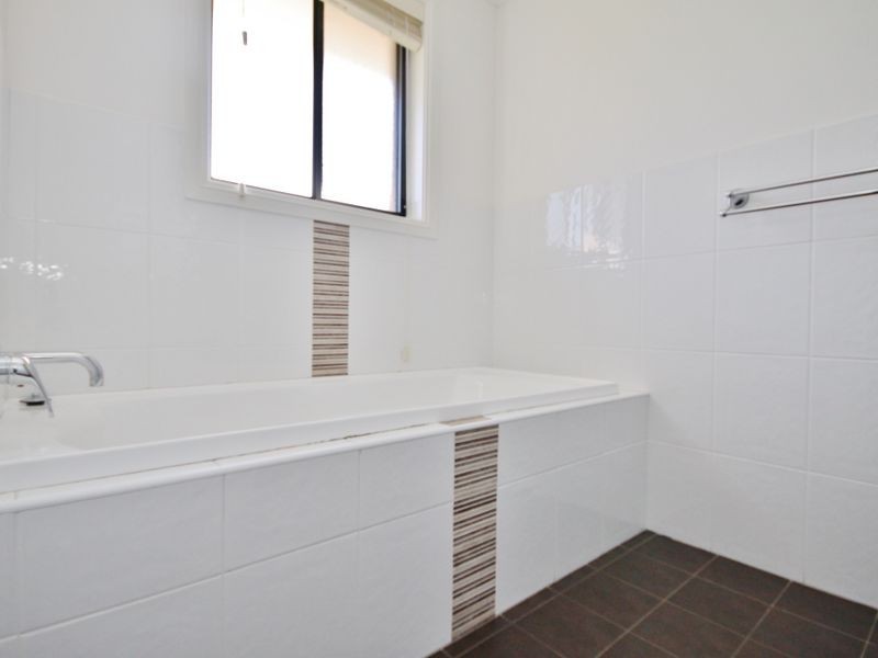4 Colonial Circuit, Kelso NSW 2795