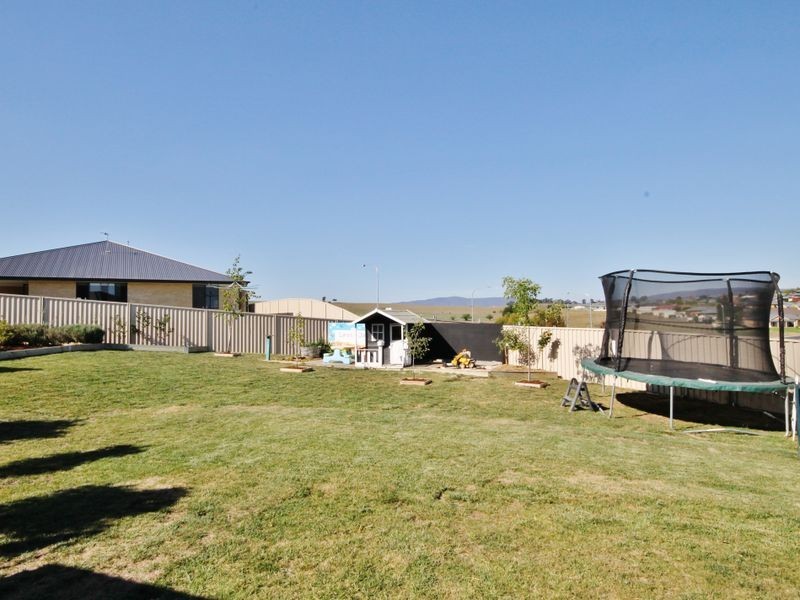 8 Jade Close, Kelso NSW 2795