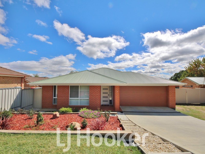 7 Dees Close, Gormans Hill NSW 2795