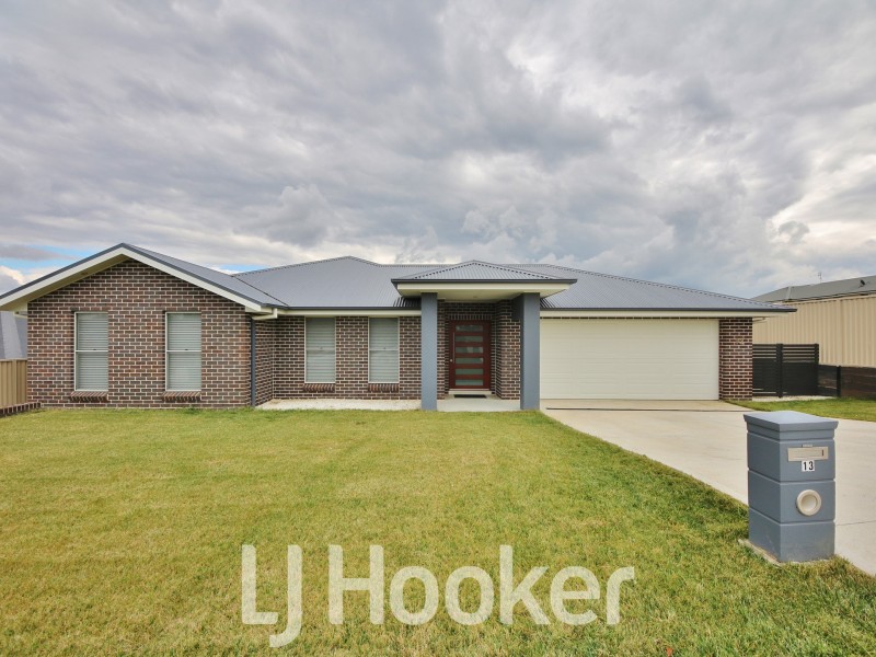 13 Cheviot Drive, Kelso NSW 2795
