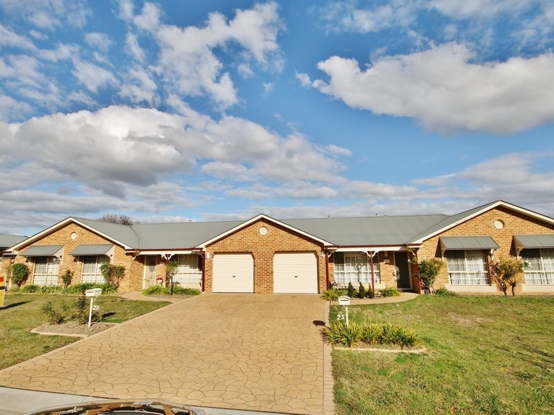 2A & B Charles Place, Kelso NSW 2795