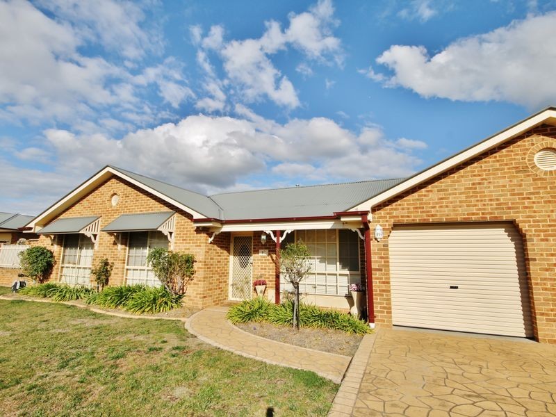 2A & B Charles Place, Kelso NSW 2795