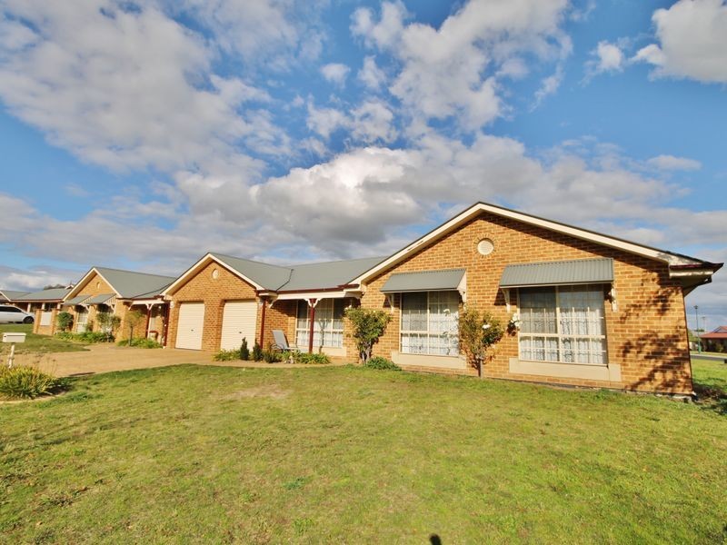 2A & B Charles Place, Kelso NSW 2795