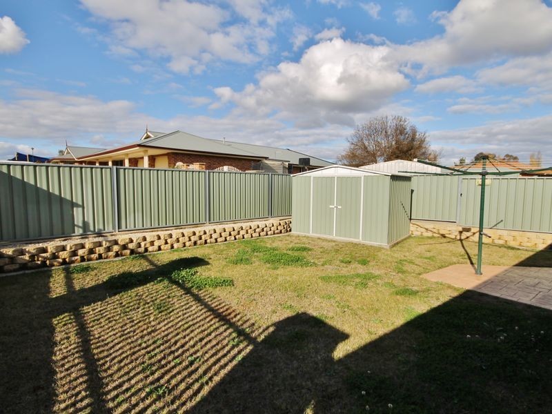 2A & B Charles Place, Kelso NSW 2795