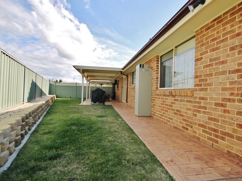 2A & B Charles Place, Kelso NSW 2795