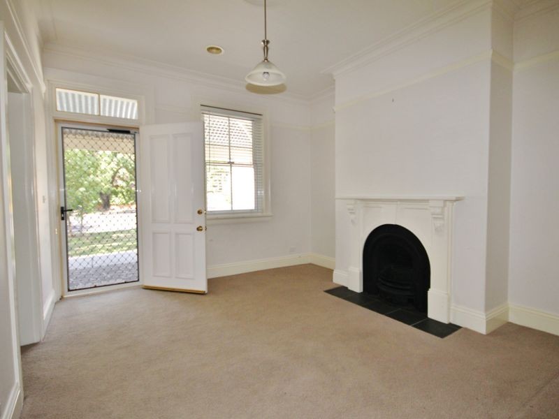 166 Piper Street, Bathurst NSW 2795