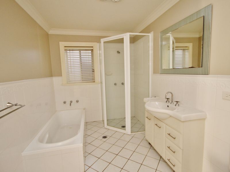 166 Piper Street, Bathurst NSW 2795