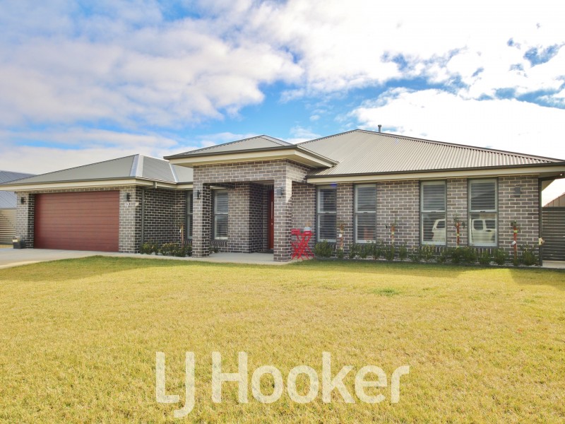17 Keane Drive, Kelso NSW 2795