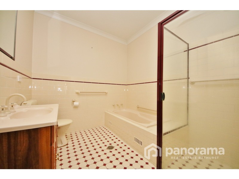1/299A George Street, Bathurst NSW 2795