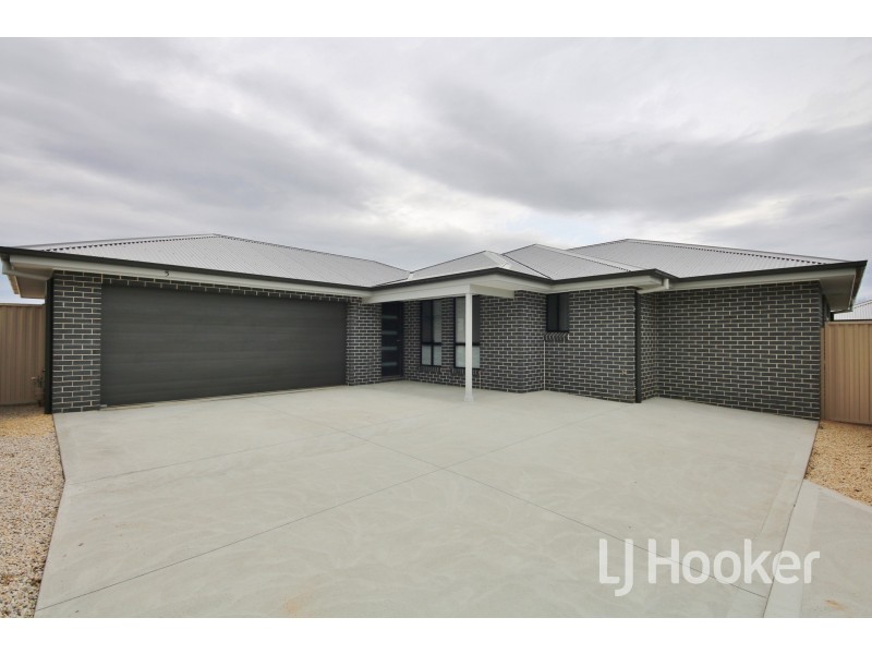 5 Maxwell Drive, Eglinton NSW 2795