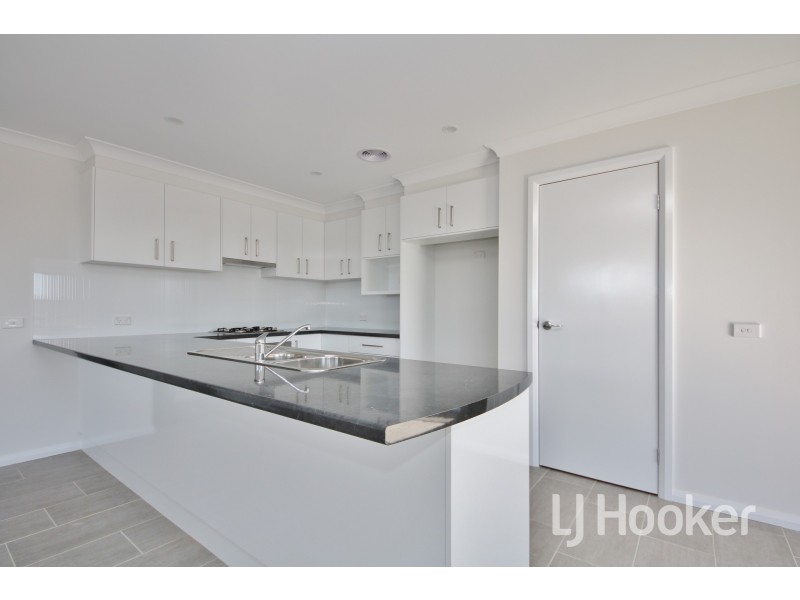 5 Maxwell Drive, Eglinton NSW 2795