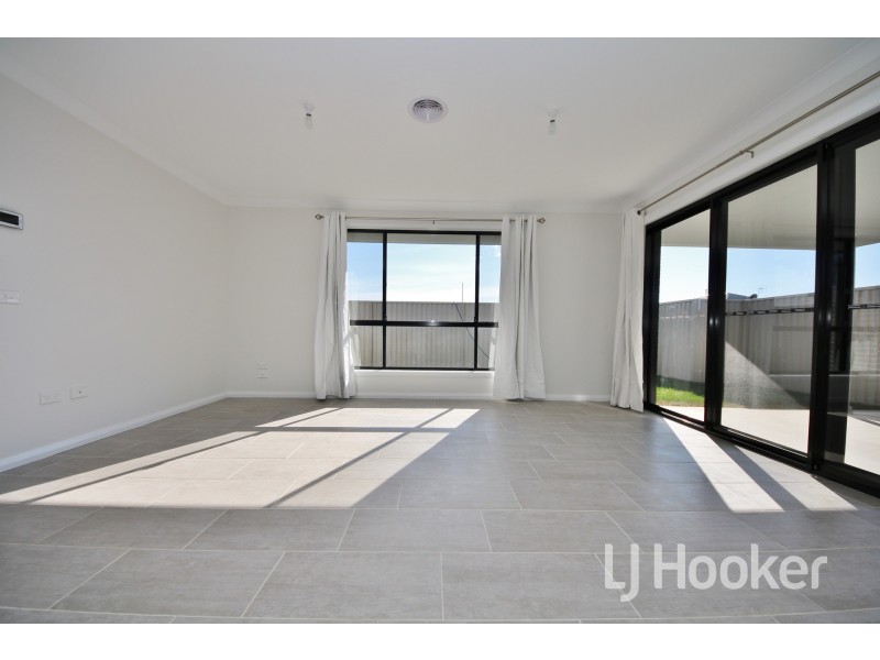 5 Maxwell Drive, Eglinton NSW 2795