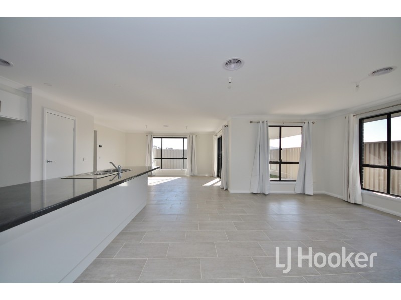5 Maxwell Drive, Eglinton NSW 2795