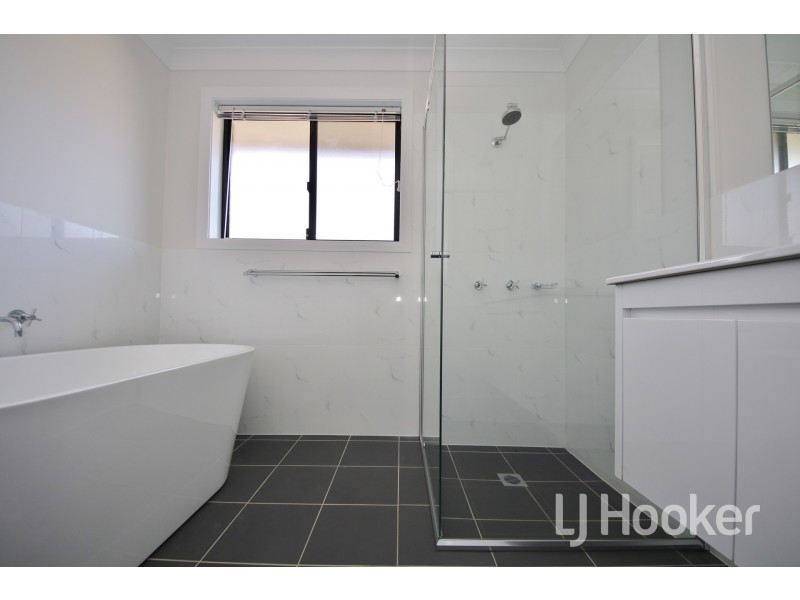 5 Maxwell Drive, Eglinton NSW 2795