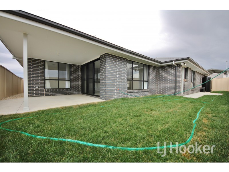 5 Maxwell Drive, Eglinton NSW 2795