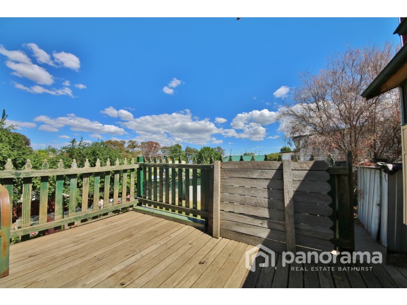 18 Moresby Way, West Bathurst NSW 2795