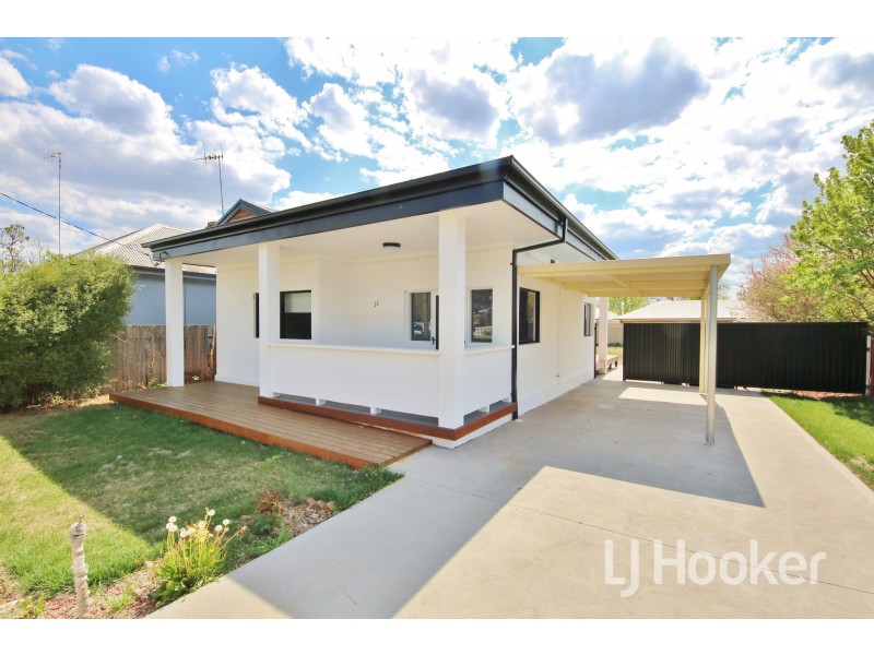 33 Stewart Street, Bathurst NSW 2795