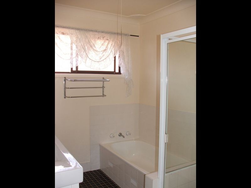 13 Tandora Street, Bathurst NSW 2795