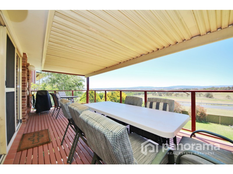 5 Lorimer Street, Llanarth NSW 2795 LJ Hooker Bathurst For Sale