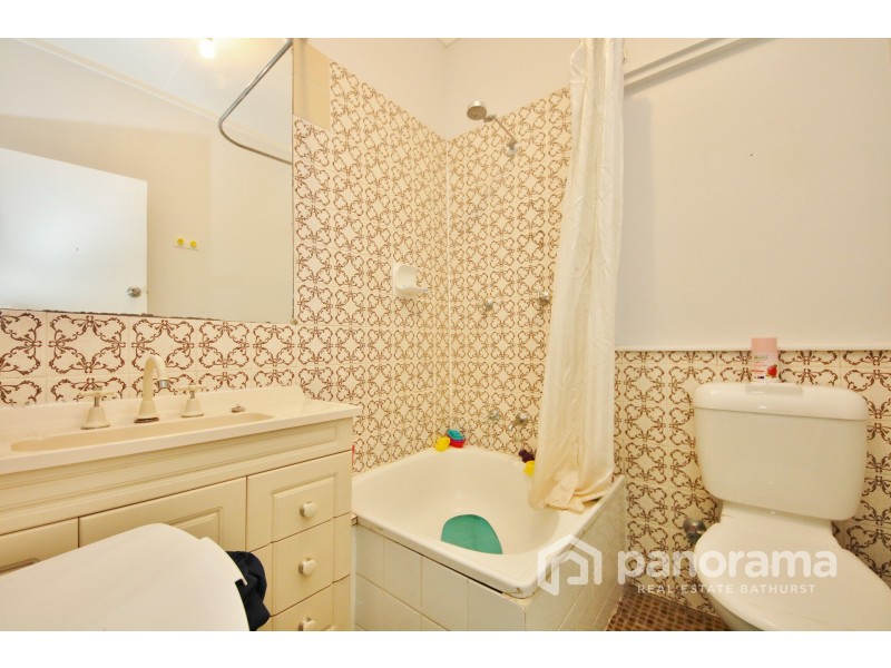 15 Alamein Walk, West Bathurst NSW 2795