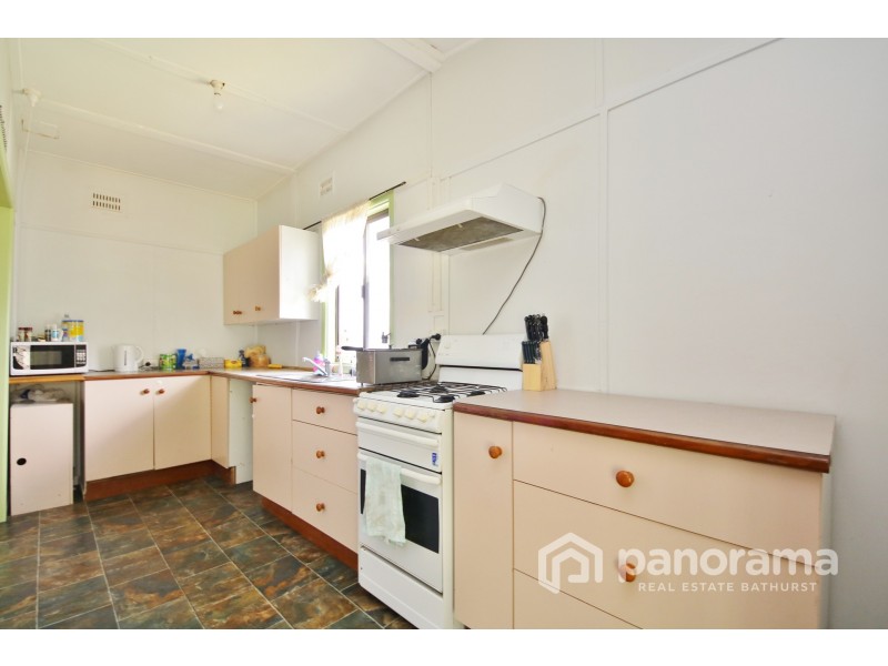 15 Alamein Walk, West Bathurst NSW 2795