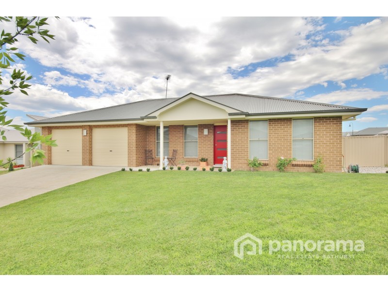 1A Carlyle Avenue, Llanarth NSW 2795