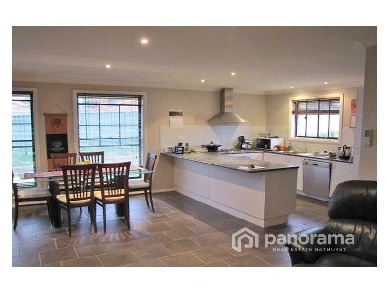 25 Tandora Street, Bathurst NSW 2795