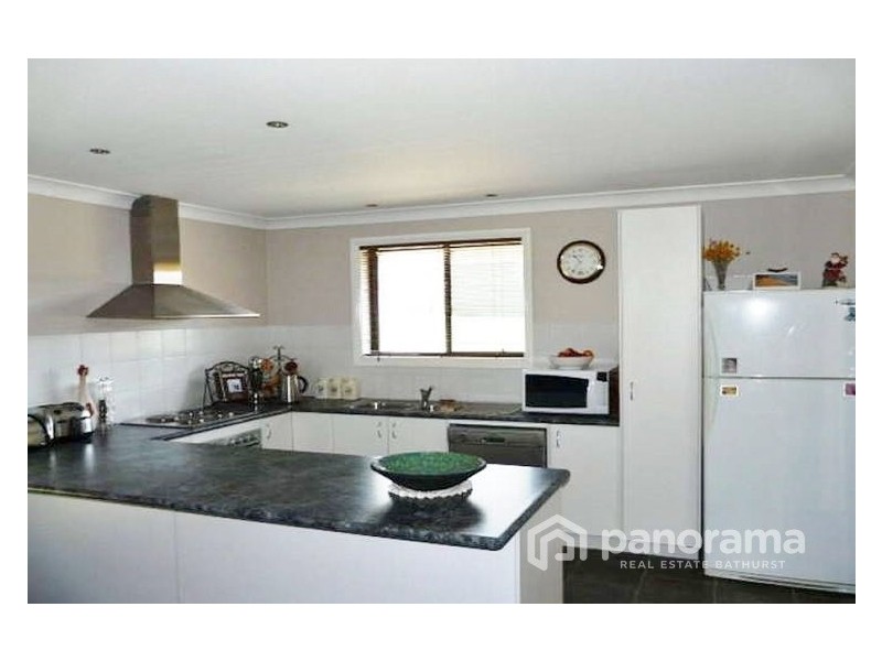 25 Tandora Street, Bathurst NSW 2795