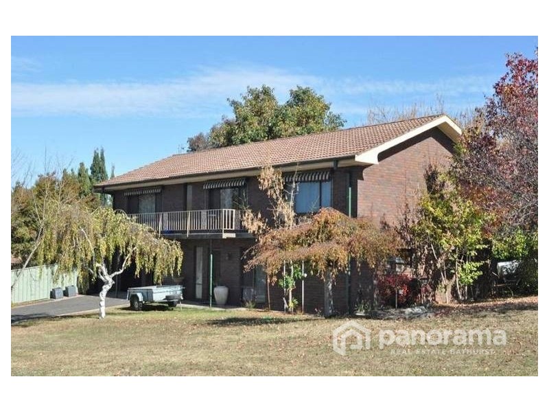 17 Miriyan Drive, Bathurst NSW 2795